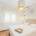 Apartman Bright & Spacious Near The *
