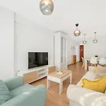 Bright & Spacious Near The Apartman Málaga