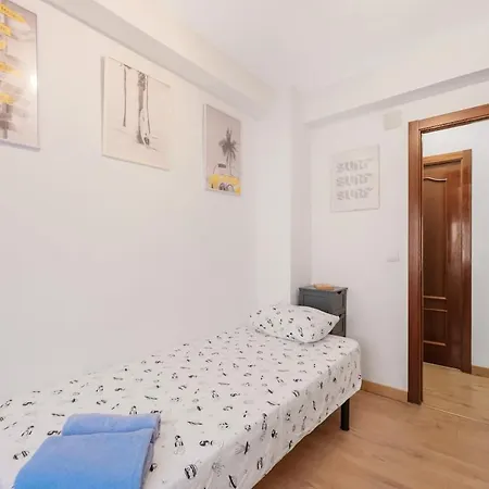 Bright & Spacious Near The شقة *