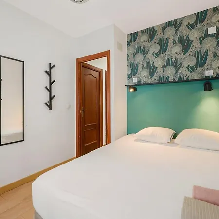 شقة Bright & Spacious Near The