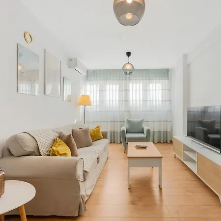 Apartment Bright & Spacious Near The Malaga
