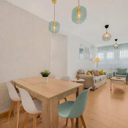 شقة Bright & Spacious Near The *