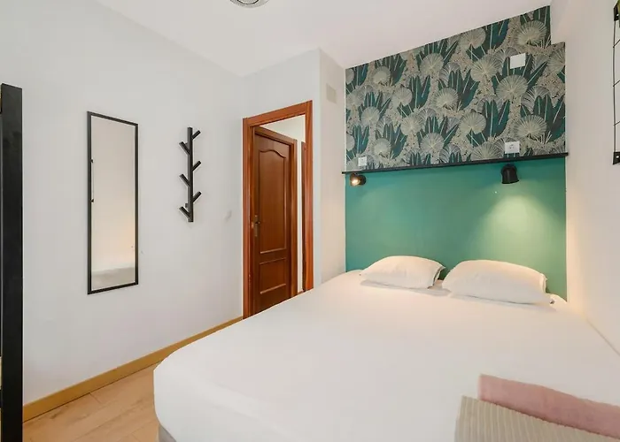 شقة Bright & Spacious Near The
