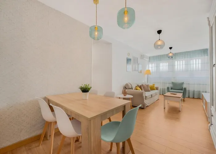 شقة Bright & Spacious Near The *