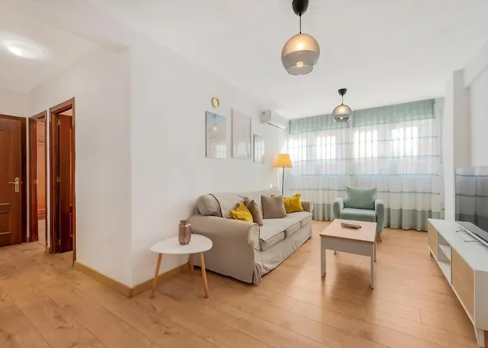 Bright & Spacious Near The * مالقة