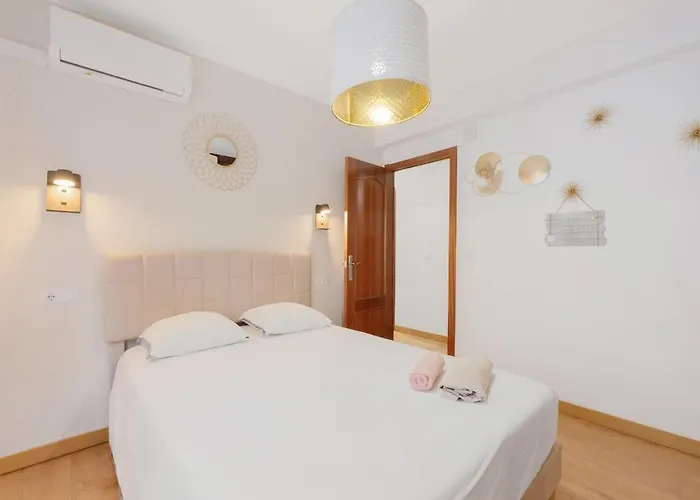 Bright & Spacious Near The